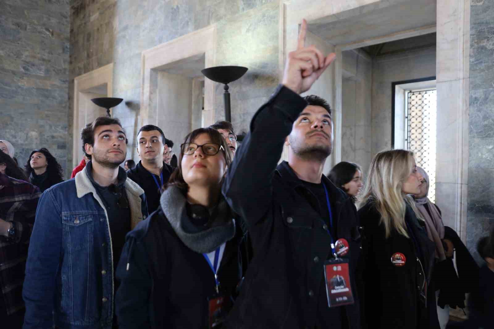 Bursalı 550 genç, Anıtkabir’de
