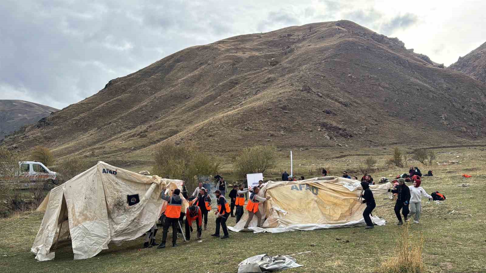 Hakkari’de AFAD gönülleri yaşanabilecek afetlere karşı eğitimden geçti
