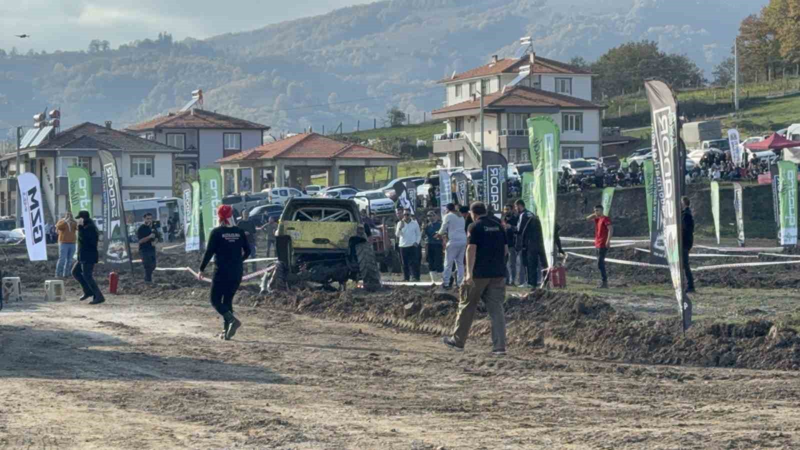 Off-Road yarışında heyecanlandıran kaza
