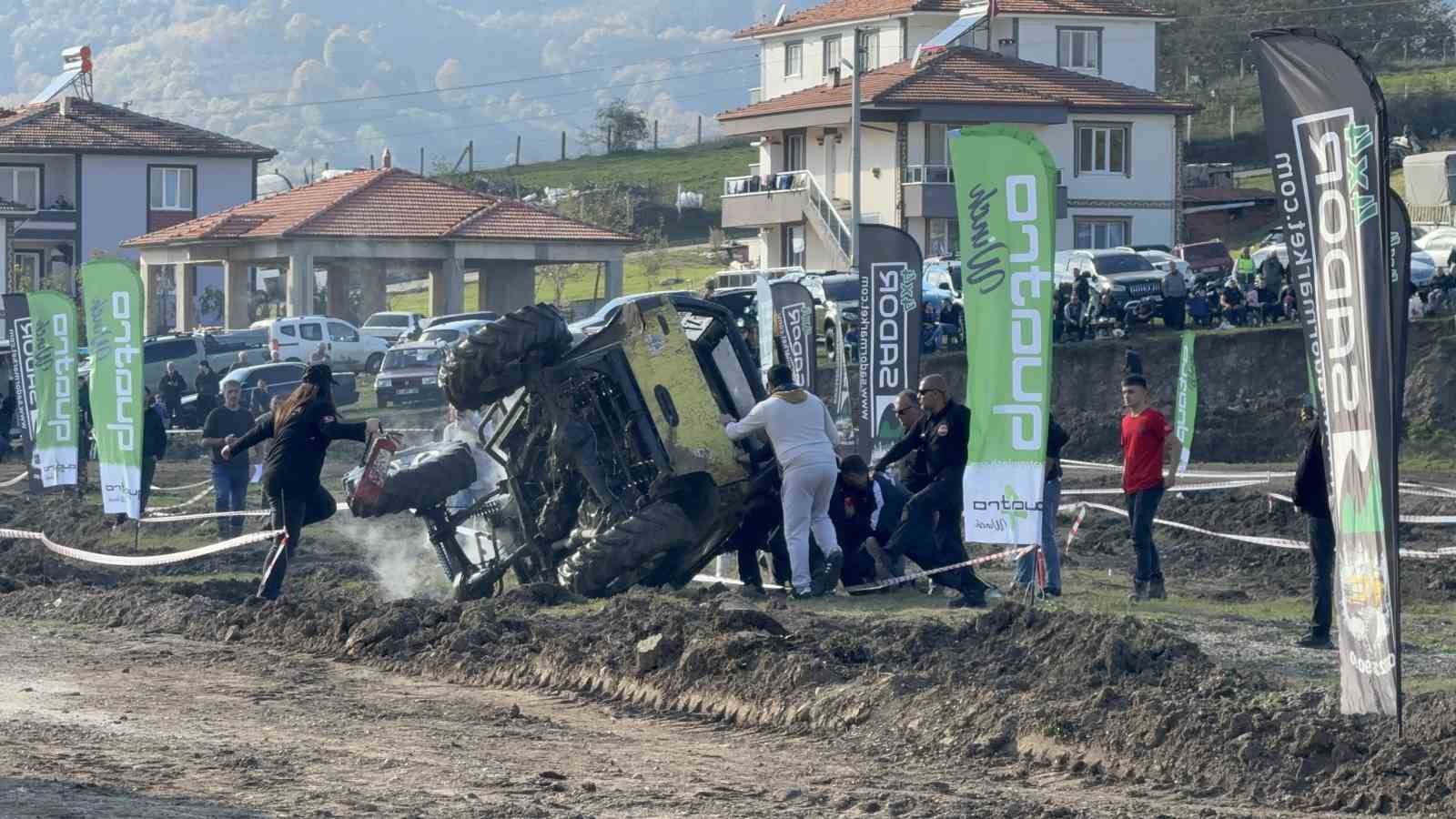 Off-Road yarışında heyecanlandıran kaza
