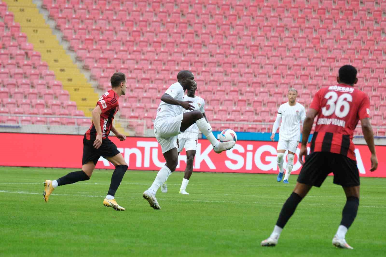 Trendyol Süper Lig: Hatayspor: 2 - Gaziantep FK: 1 (İlk yarı)
