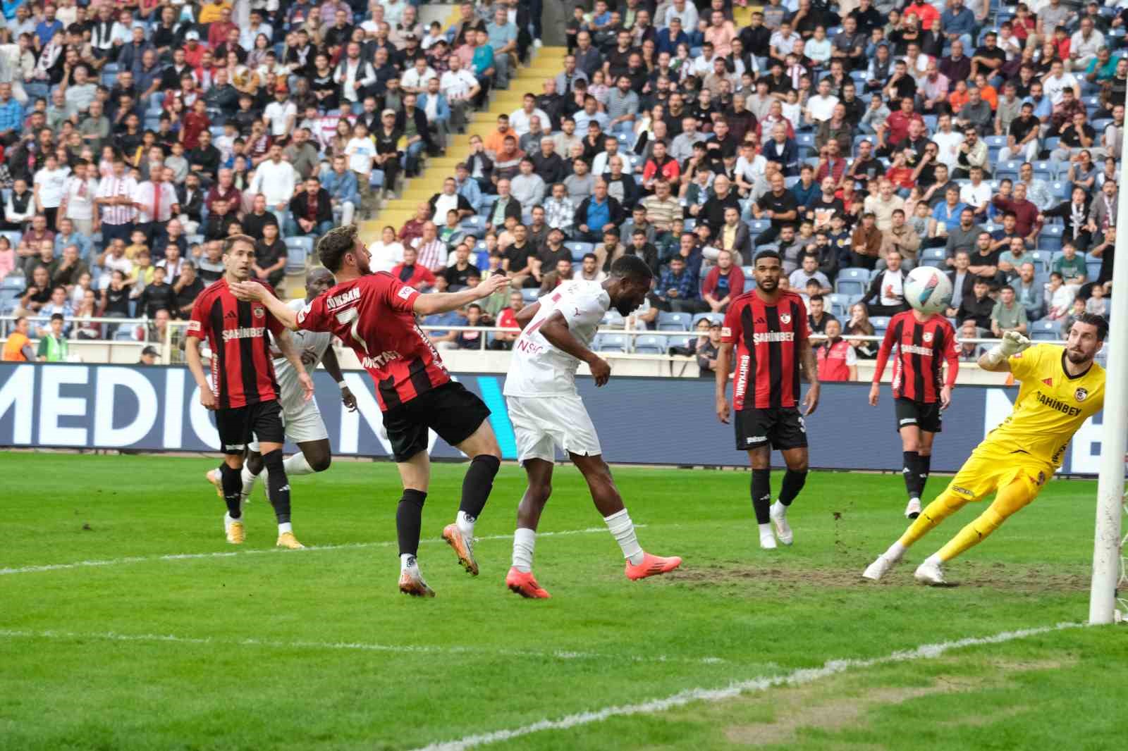 Trendyol Süper Lig: Hatayspor: 2 - Gaziantep FK: 1 (İlk yarı)
