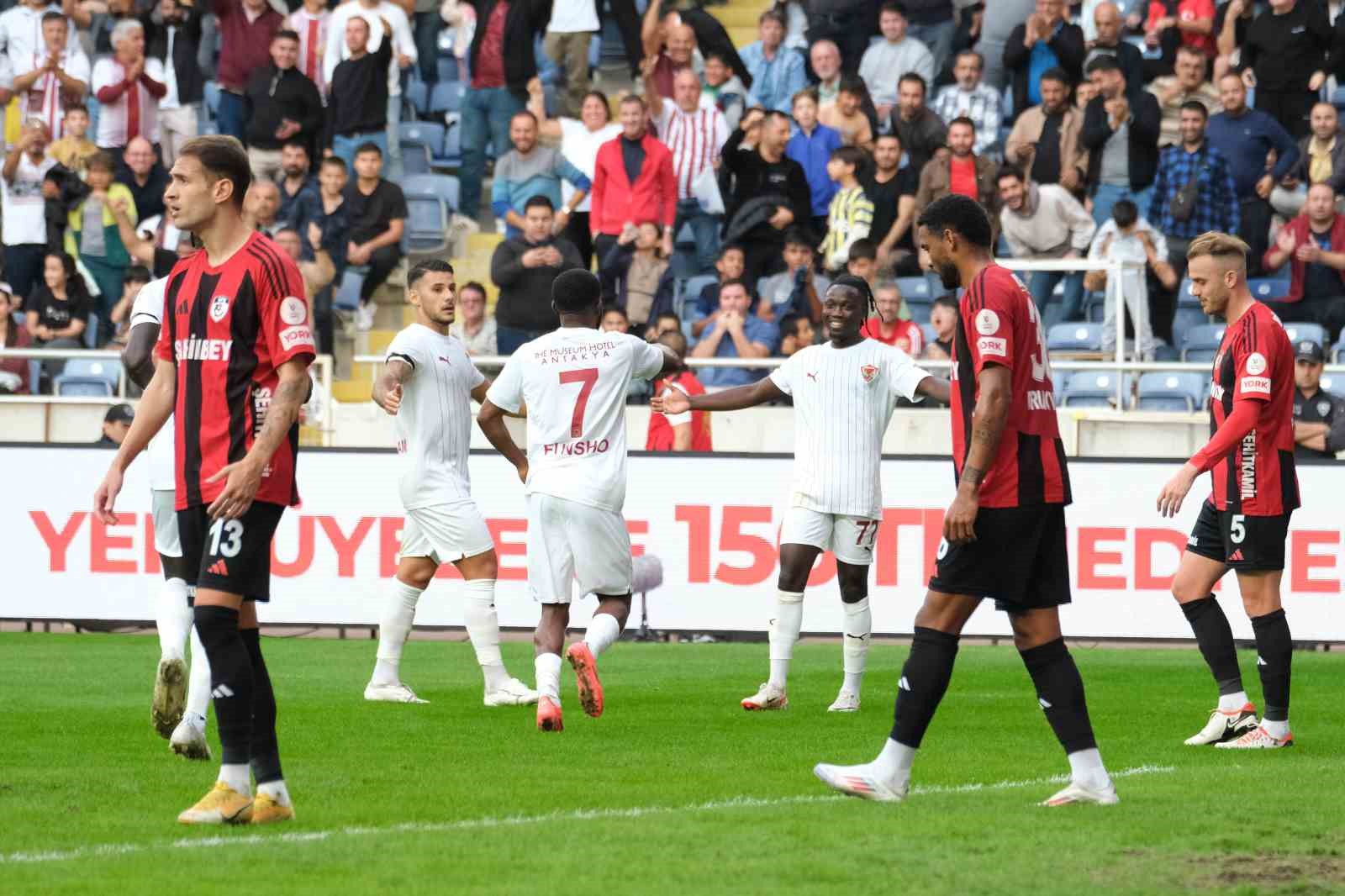 Trendyol Süper Lig: Hatayspor: 2 - Gaziantep FK: 1 (İlk yarı)
