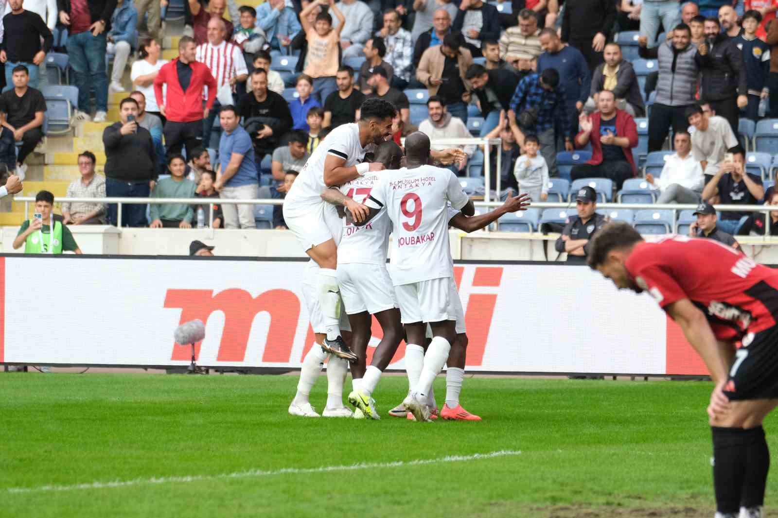 Trendyol Süper Lig: Hatayspor: 2 - Gaziantep FK: 1 (İlk yarı)
