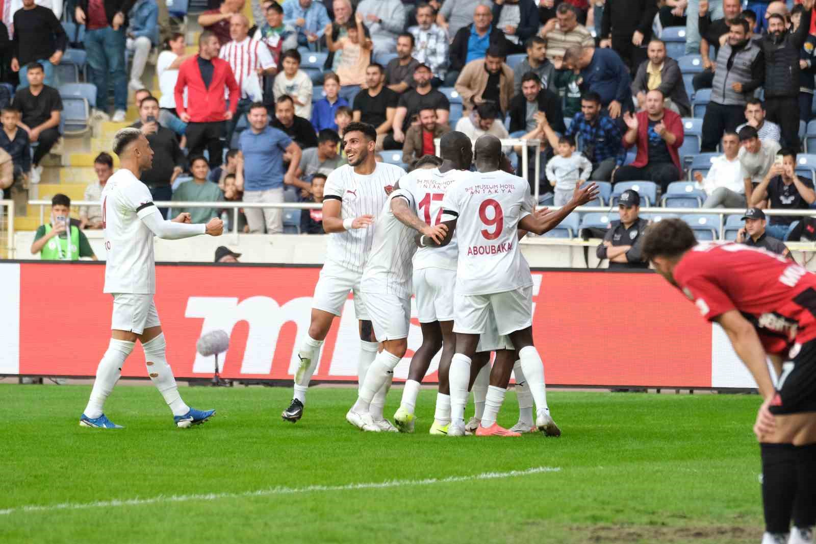 Trendyol Süper Lig: Hatayspor: 2 - Gaziantep FK: 1 (İlk yarı)
