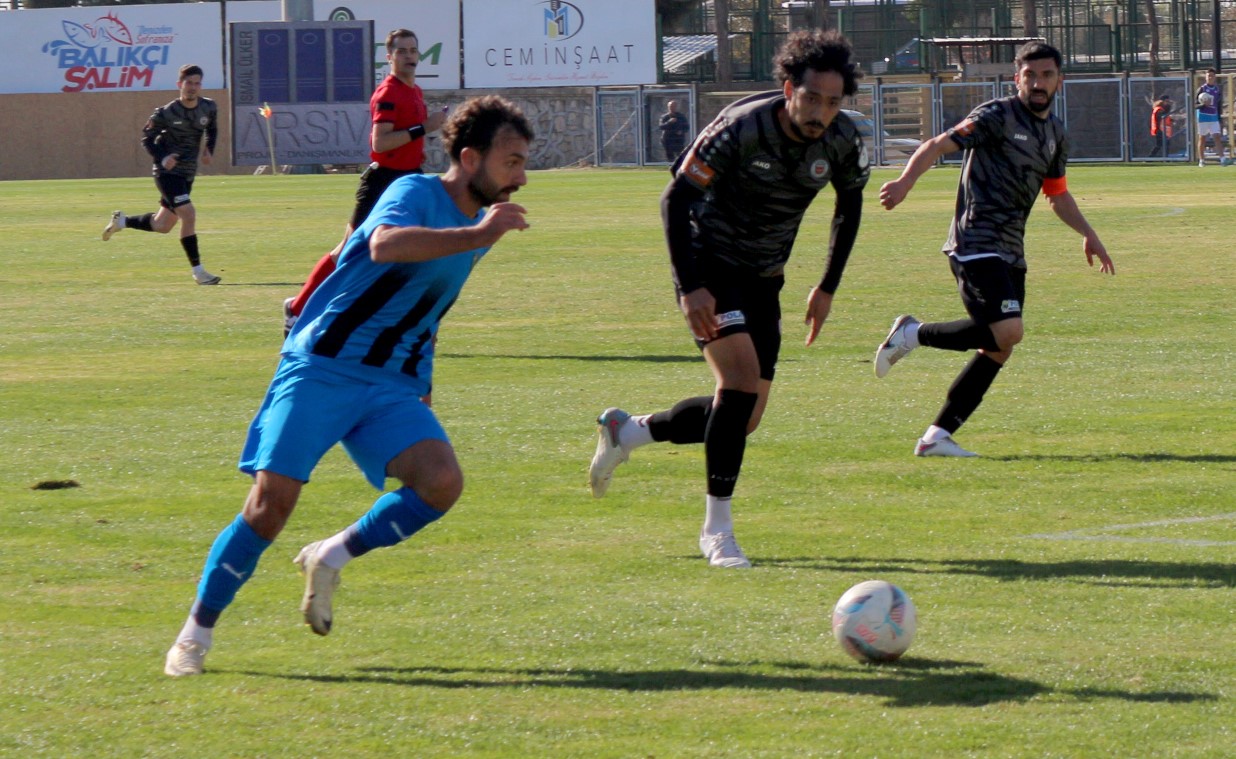 TFF 2. Lig: Karacabey Belediyespor: 1 - Karaman FK: 1
