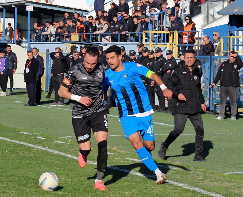 TFF 2. Lig: Karacabey Belediyespor: 1 - Karaman FK: 1
