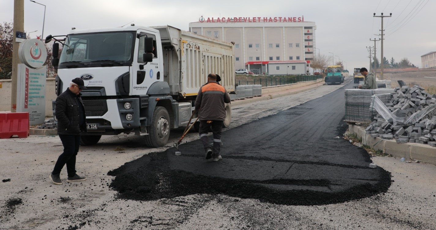 Hastane yolunun asfalt kaplaması yenileniyor
