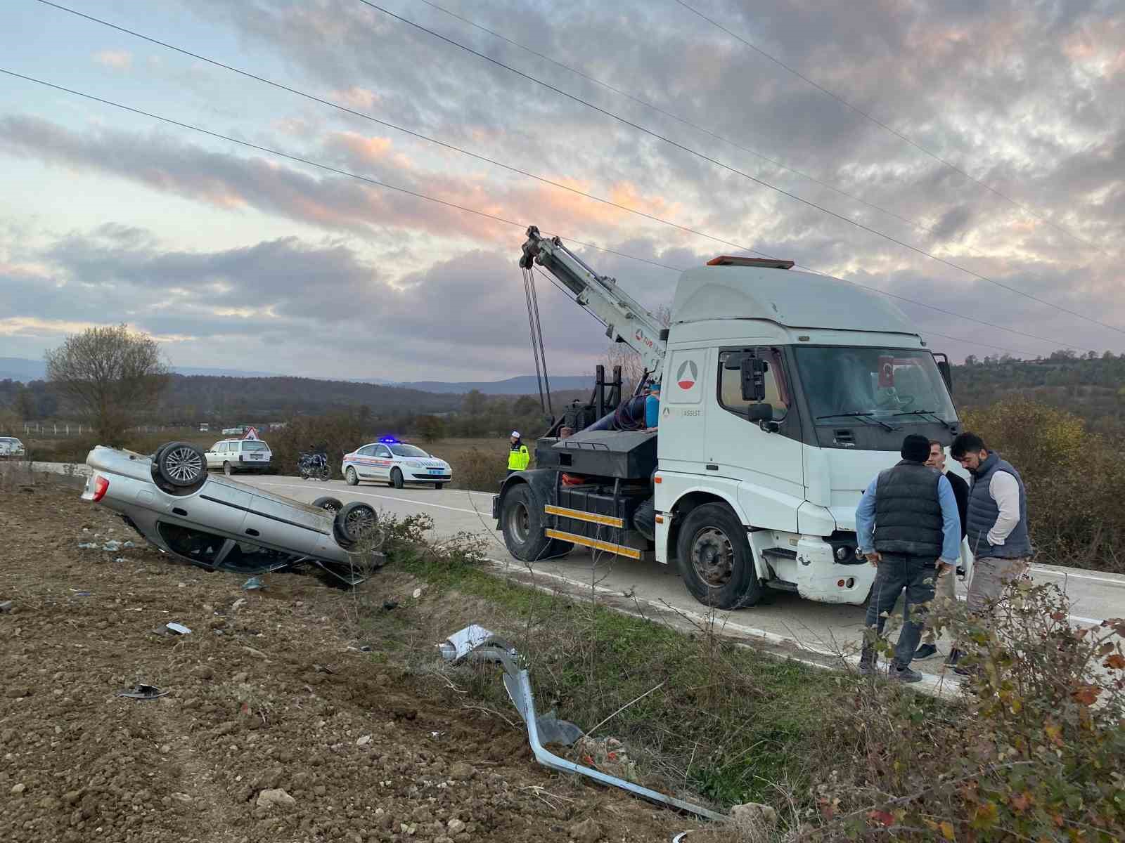 Samsun’da kontrolden çıkan otomobil 4 takla attı: 2 yaralı
