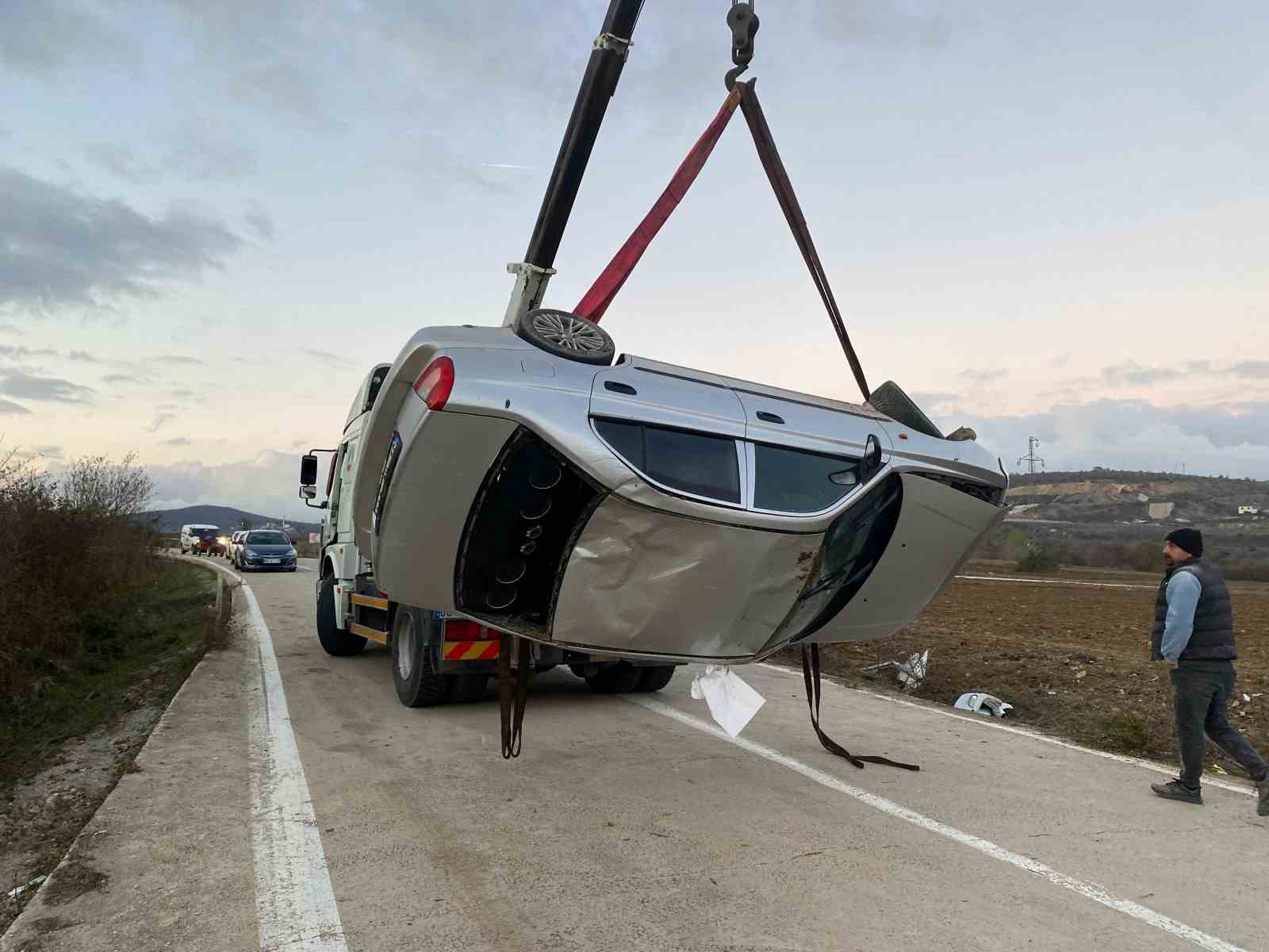 Samsun’da kontrolden çıkan otomobil 4 takla attı: 2 yaralı
