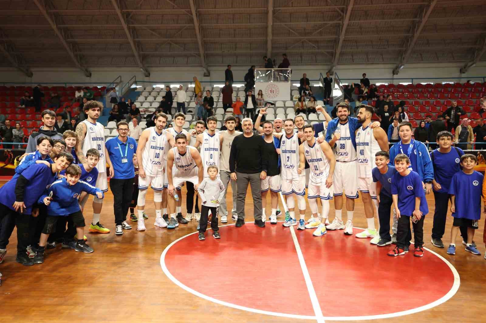 Türkiye Basketbol 2. Ligi: Kocaeli BŞB Kağıtspor: 81 - Çorlu Belediyesi: 71
