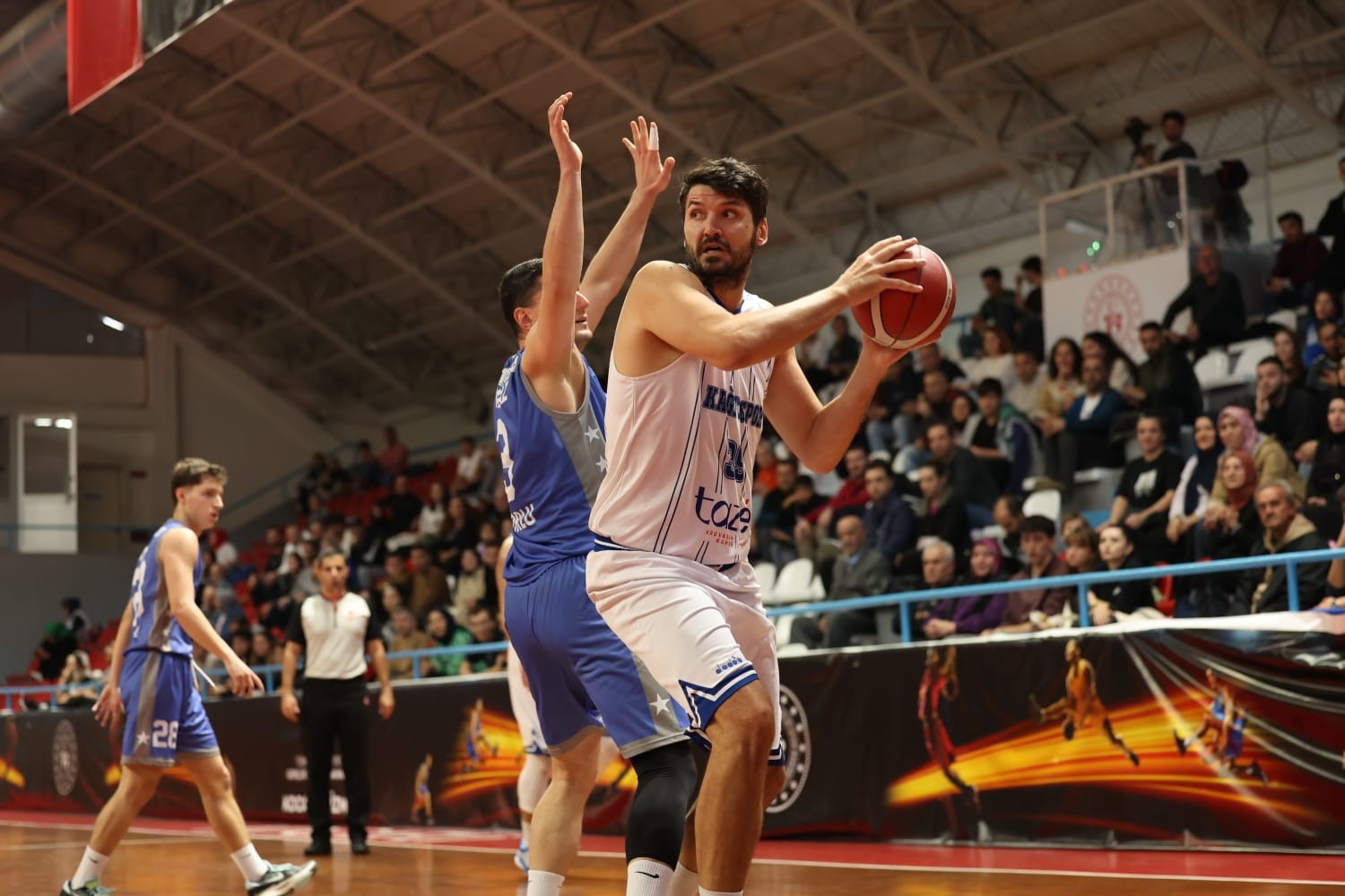 Türkiye Basketbol 2. Ligi: Kocaeli BŞB Kağıtspor: 81 - Çorlu Belediyesi: 71
