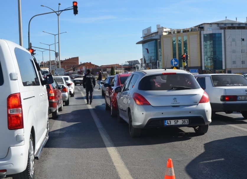 Tavşanlı’da iki otomobil çarpıştı: 1 yaralı
