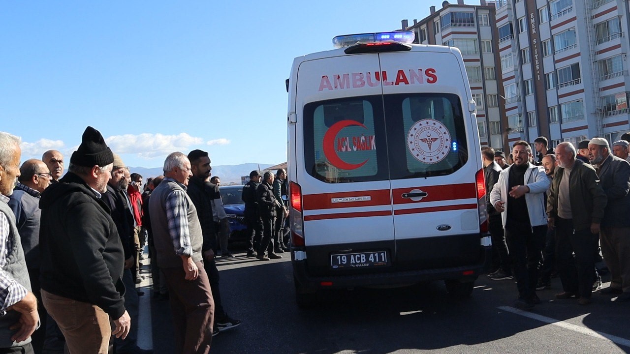 Eylem yapan mahalle sakinleri uluslararası karayolunu trafiğe kapattı
