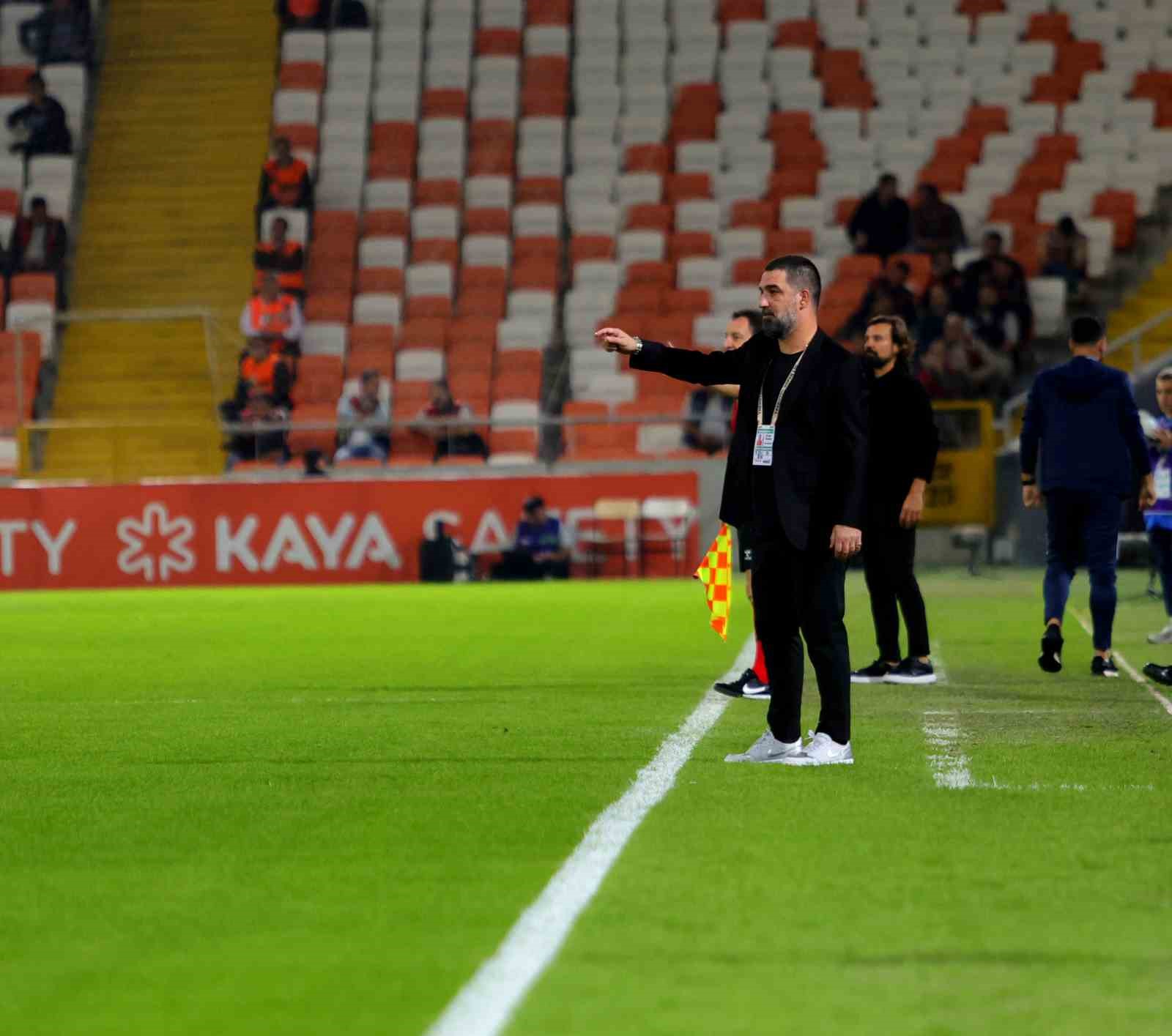 Trendyol Süper Lig: Adana Demirspor: 0 - Eyüpspor: 1 (İlk yarı)
