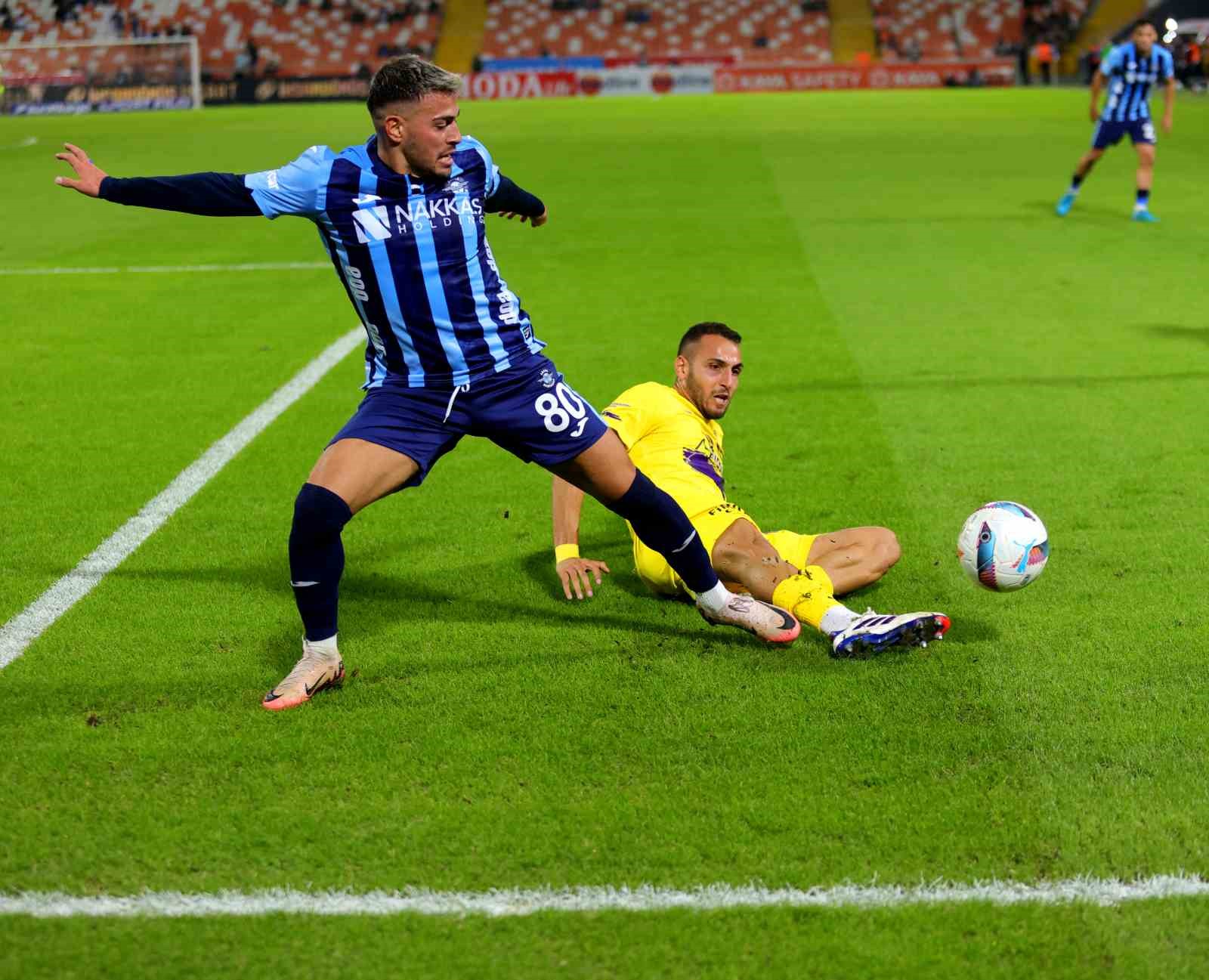 Trendyol Süper Lig: Adana Demirspor: 0 - Eyüpspor: 1 (İlk yarı)
