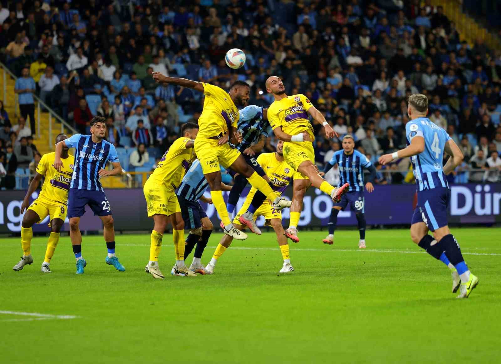 Trendyol Süper Lig: Adana Demirspor: 0 - Eyüpspor: 1 (İlk yarı)
