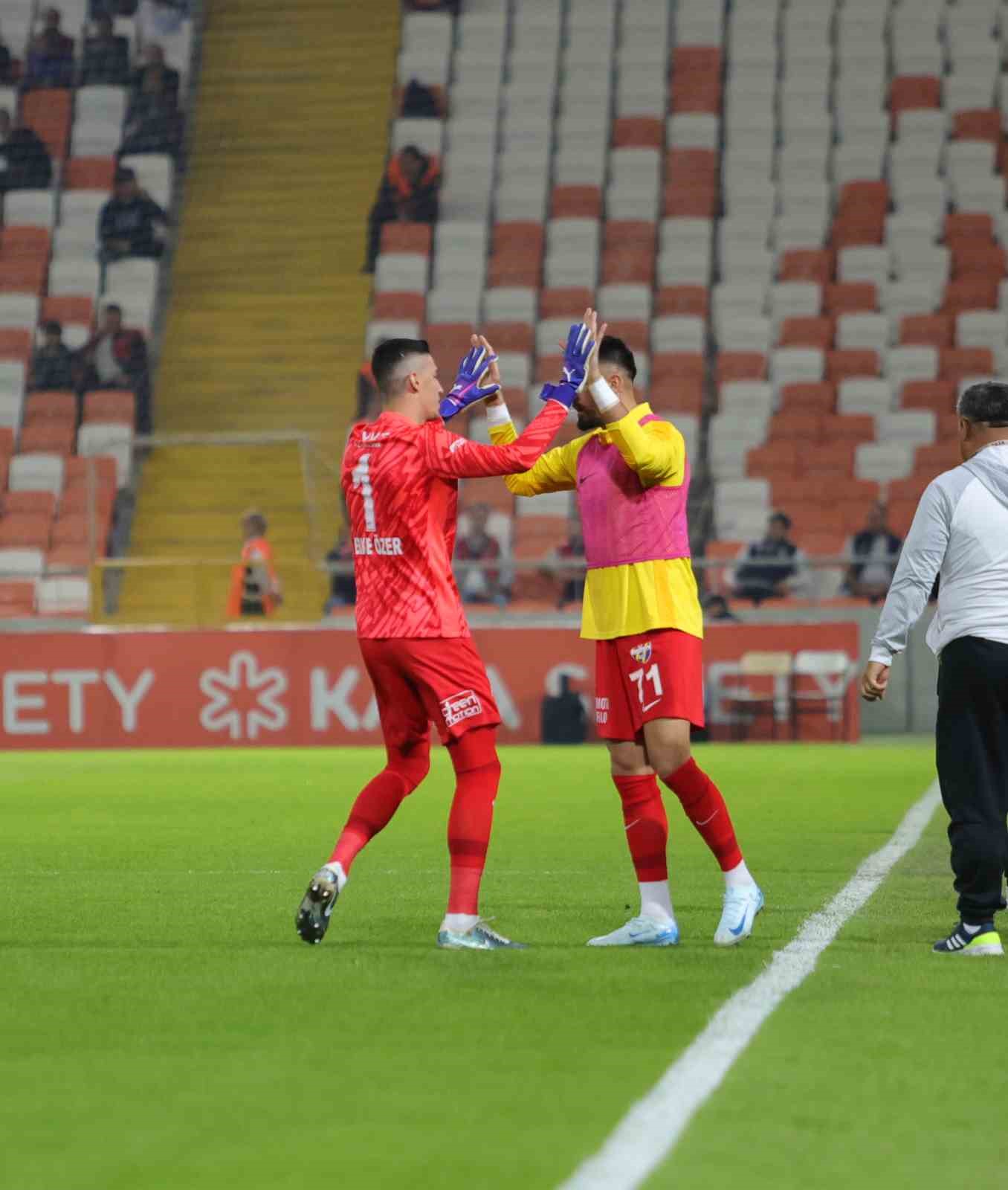 Trendyol Süper Lig: Adana Demirspor: 0 - Eyüpspor: 1 (İlk yarı)
