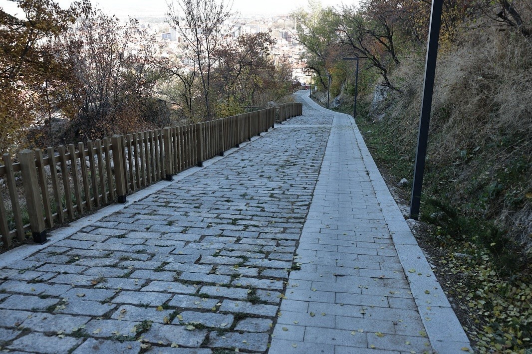 Kütahya’da ’Tarihi ve Doğayı Buluşturan Hisar Yürüyüş Yolu’nun ikinci etabı açıldı
