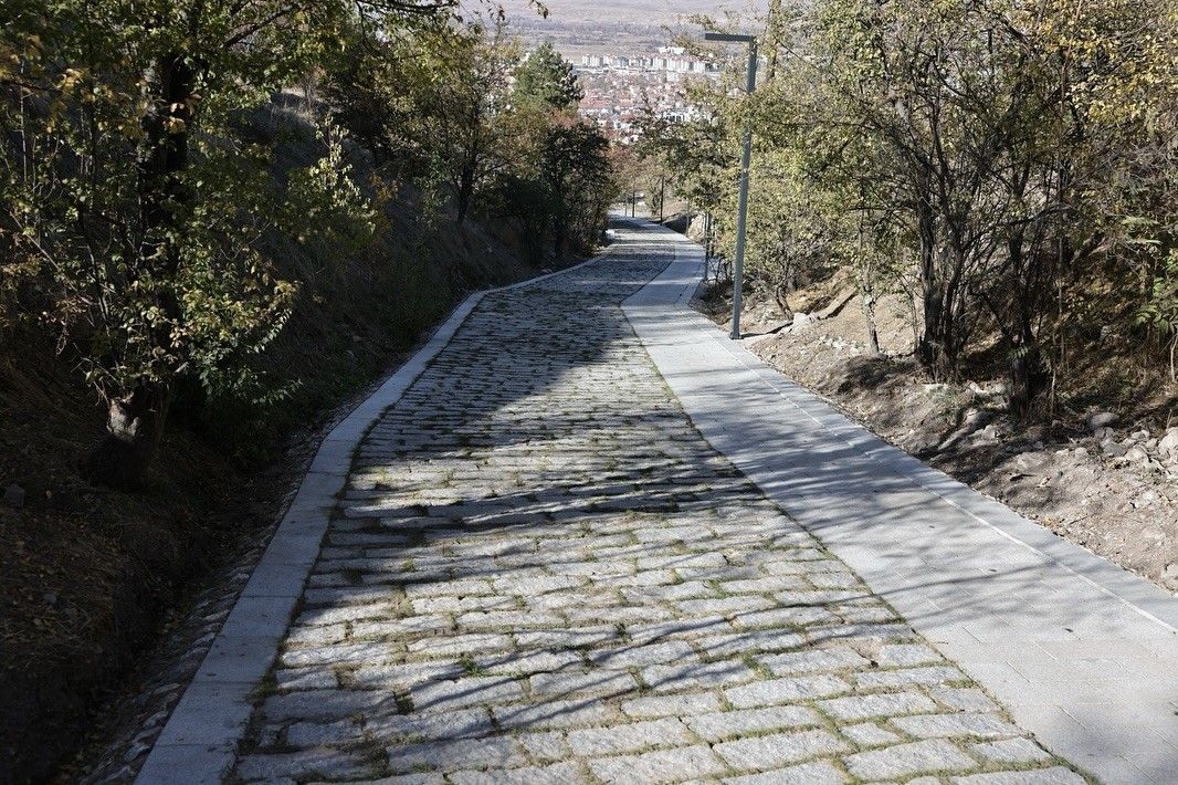 Kütahya’da ’Tarihi ve Doğayı Buluşturan Hisar Yürüyüş Yolu’nun ikinci etabı açıldı
