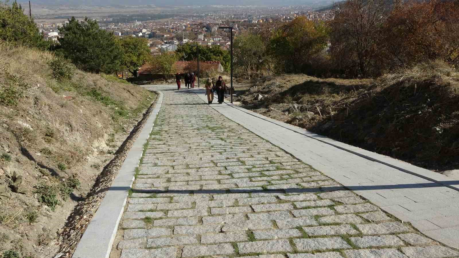 Kütahya’da ’Tarihi ve Doğayı Buluşturan Hisar Yürüyüş Yolu’nun ikinci etabı açıldı
