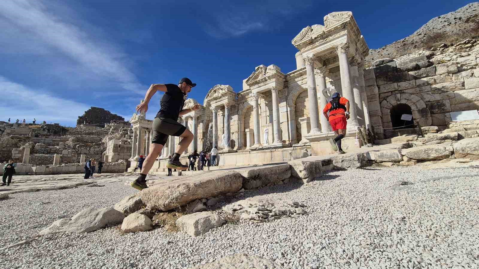 27 ülkeden 320 sporcu Sagalassos Antik Kenti’nde koştu
