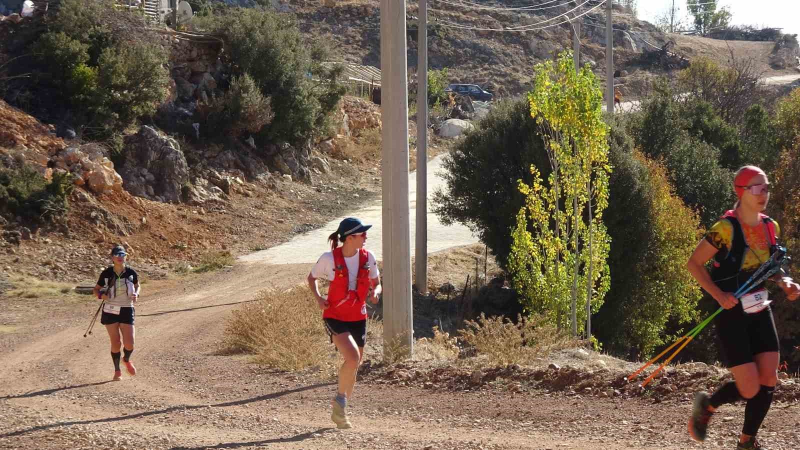 27 ülkeden 320 sporcu Sagalassos Antik Kenti’nde koştu
