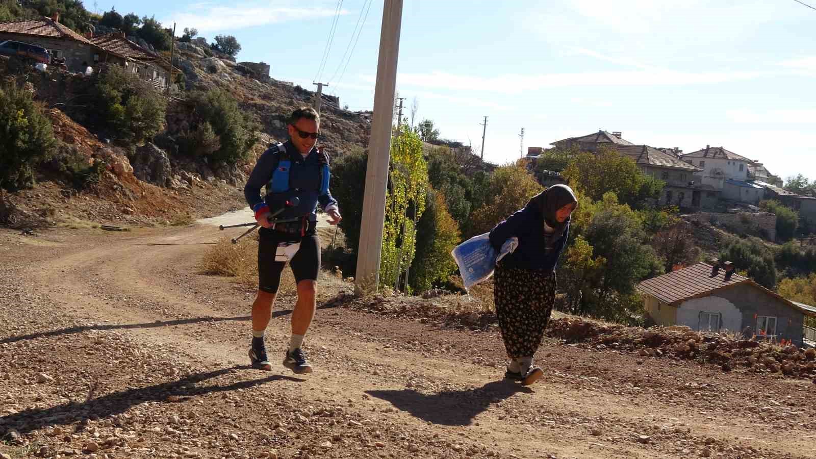 27 ülkeden 320 sporcu Sagalassos Antik Kenti’nde koştu
