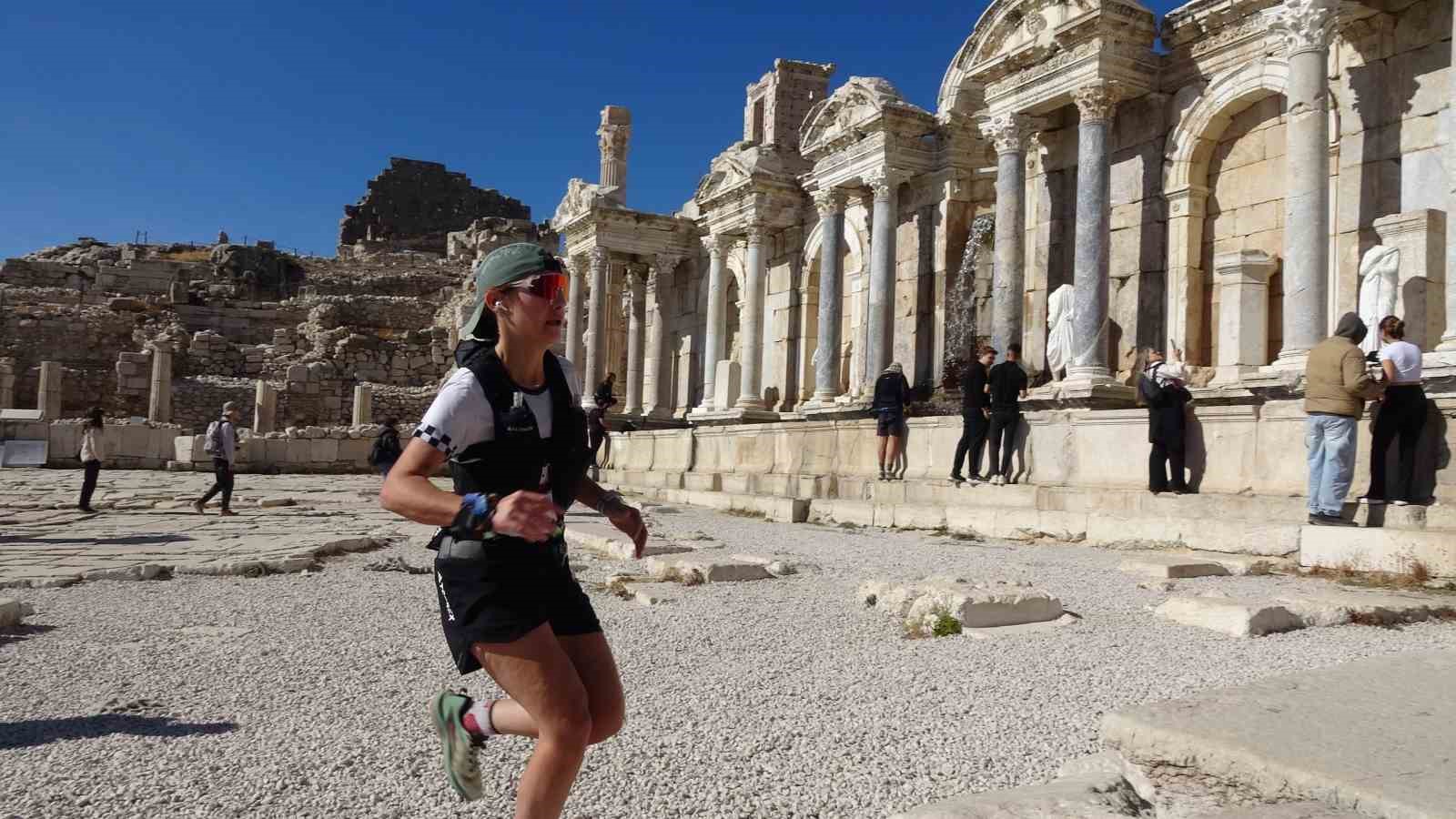 27 ülkeden 320 sporcu Sagalassos Antik Kenti’nde koştu
