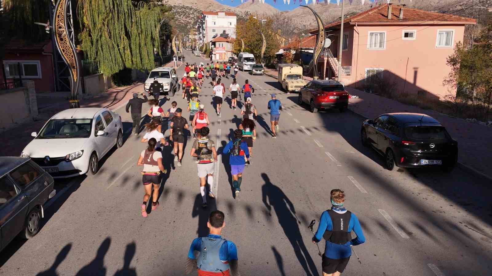 27 ülkeden 320 sporcu Sagalassos Antik Kenti’nde koştu
