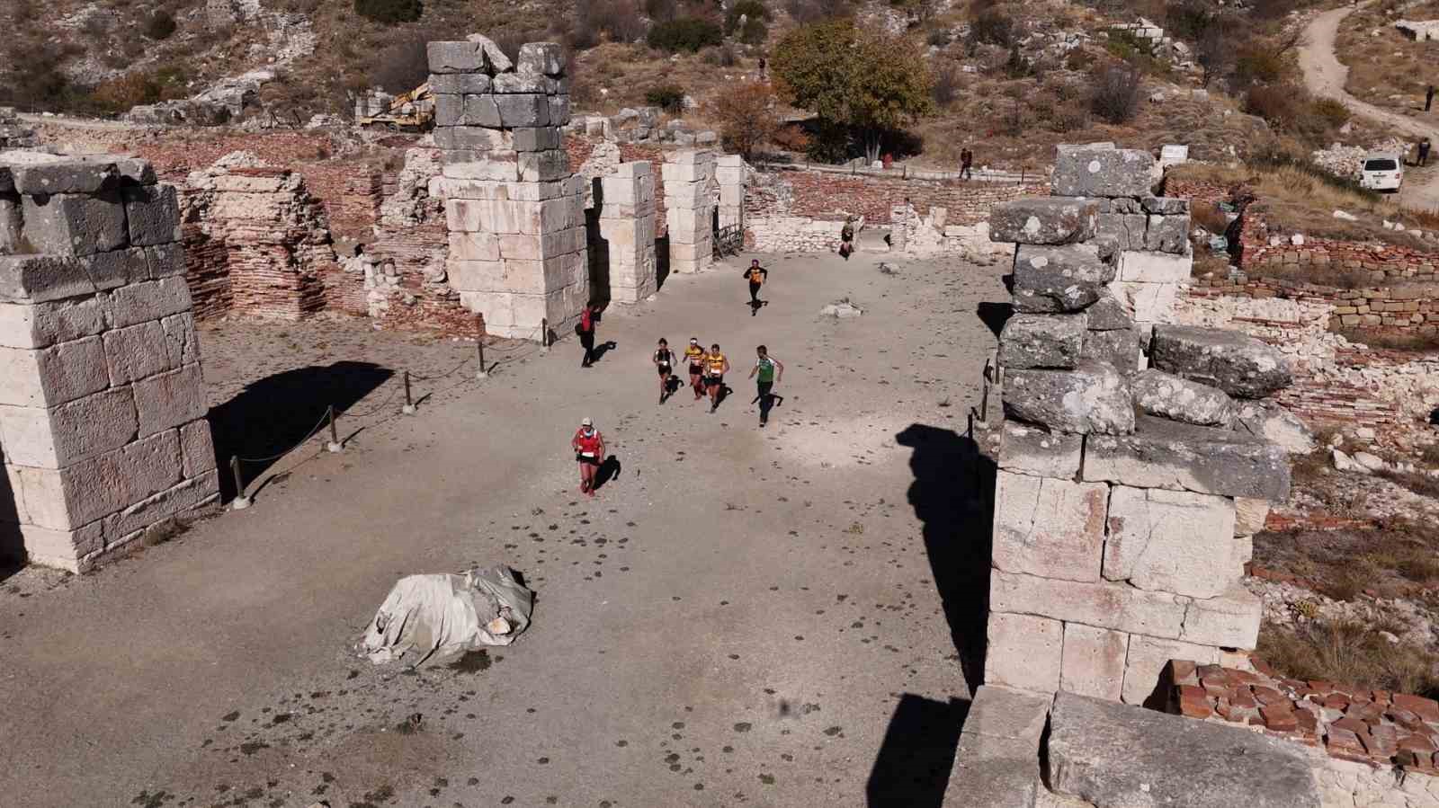 27 ülkeden 320 sporcu Sagalassos Antik Kenti’nde koştu
