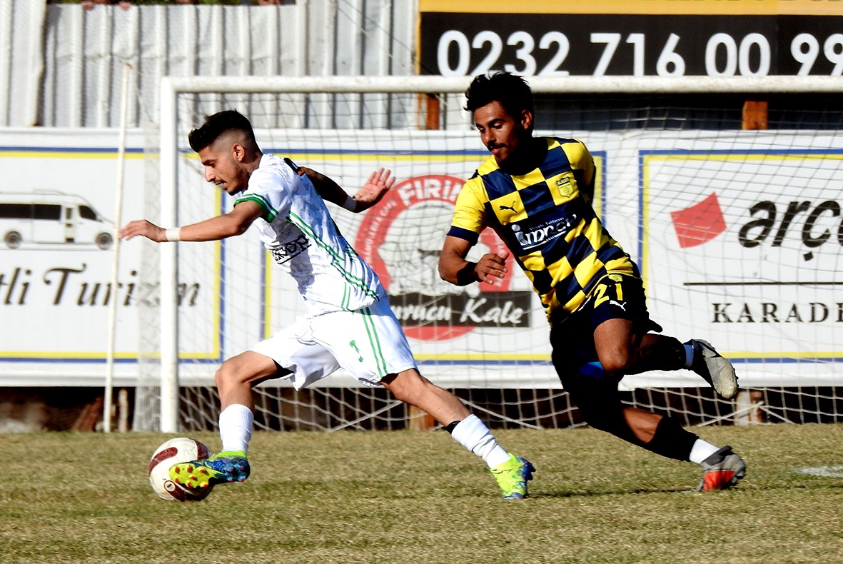 Alaçatıspor, sahasında 1-0 mağlup
