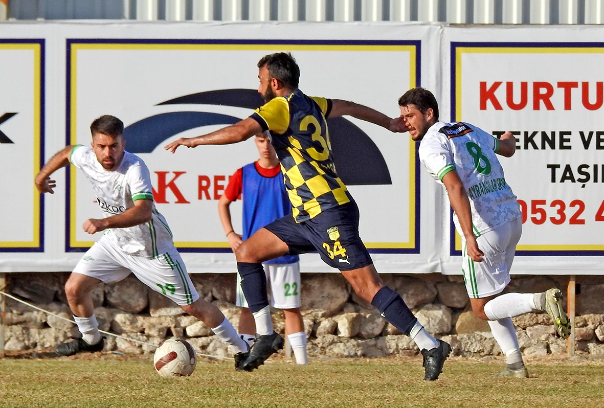 Alaçatıspor, sahasında 1-0 mağlup
