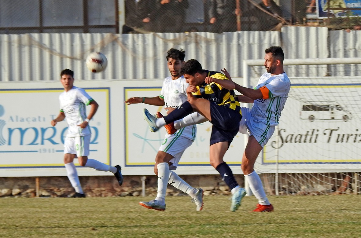 Alaçatıspor, sahasında 1-0 mağlup
