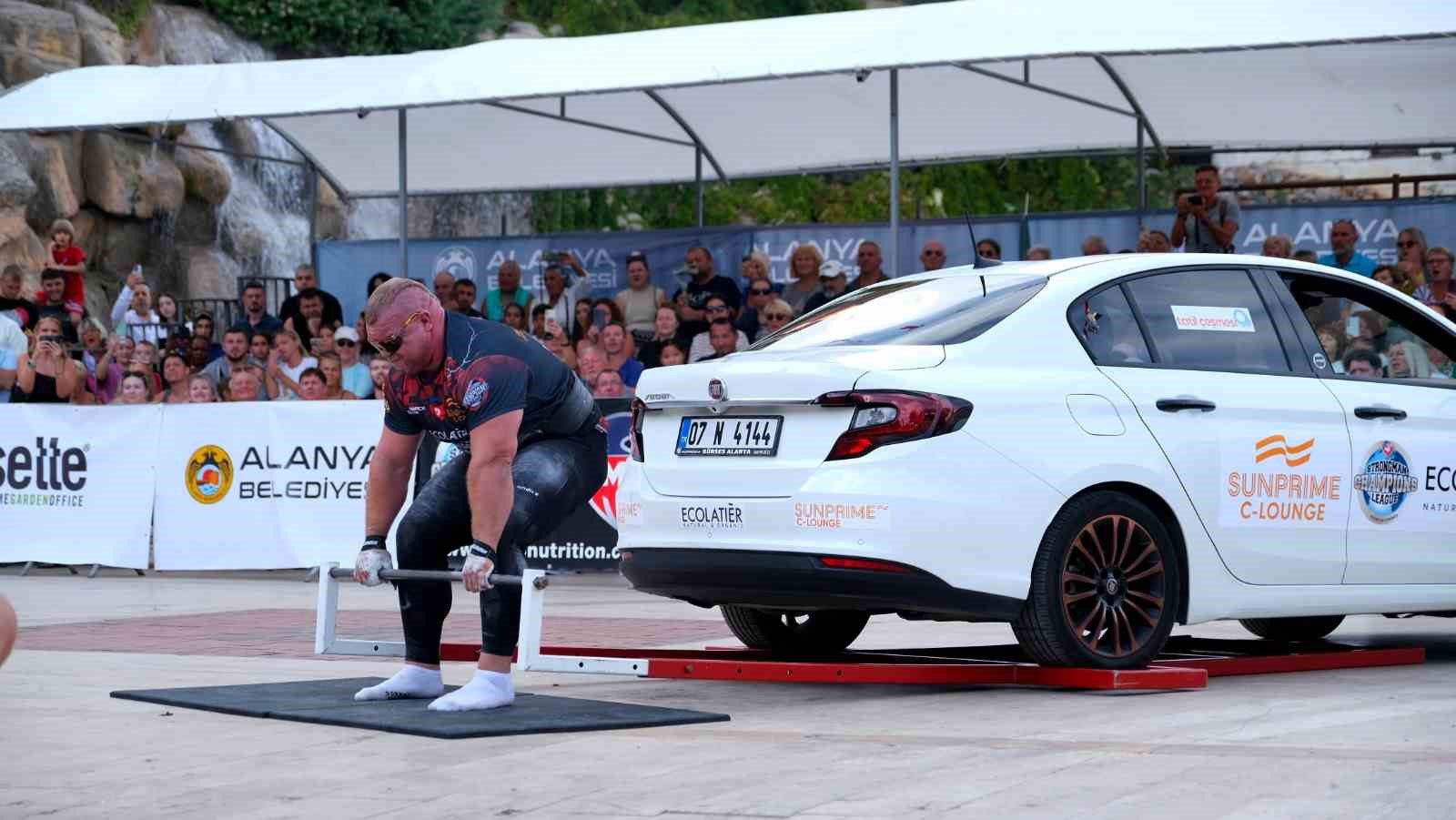 Dünyanın en güçlü adamları Alanya’da hünerlerini sergiledi
