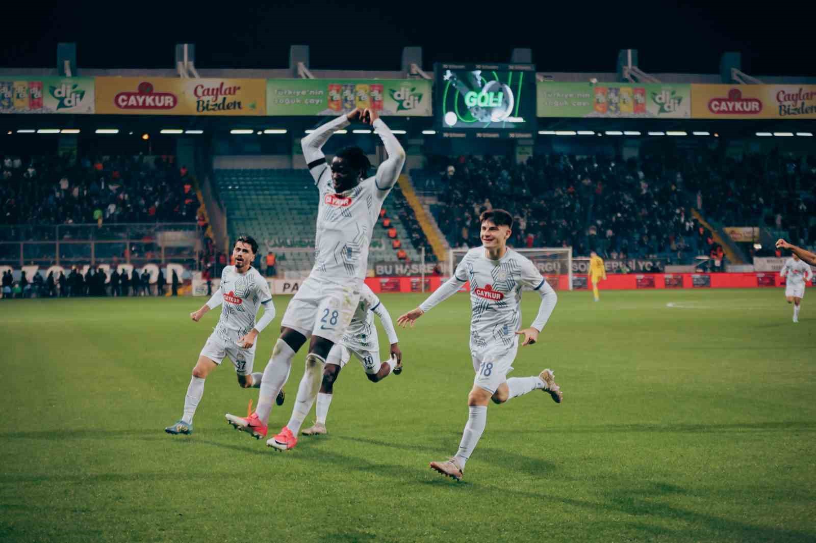 Trendyol Süper Lig: Çaykur Rizespor: 3 - Trabzonspor: 1 (Maç sonucu)
