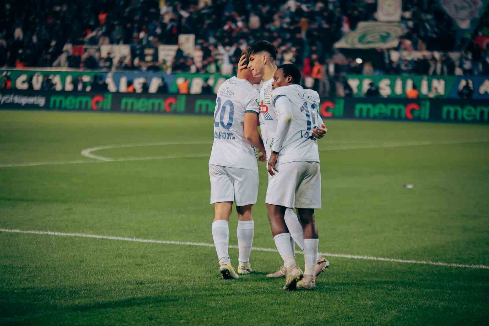 Trendyol Süper Lig: Çaykur Rizespor: 3 - Trabzonspor: 1 (Maç sonucu)
