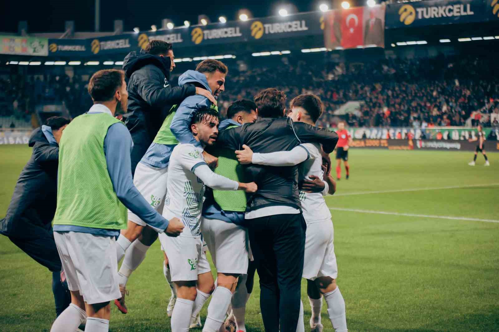 Trendyol Süper Lig: Çaykur Rizespor: 3 - Trabzonspor: 1 (Maç sonucu)
