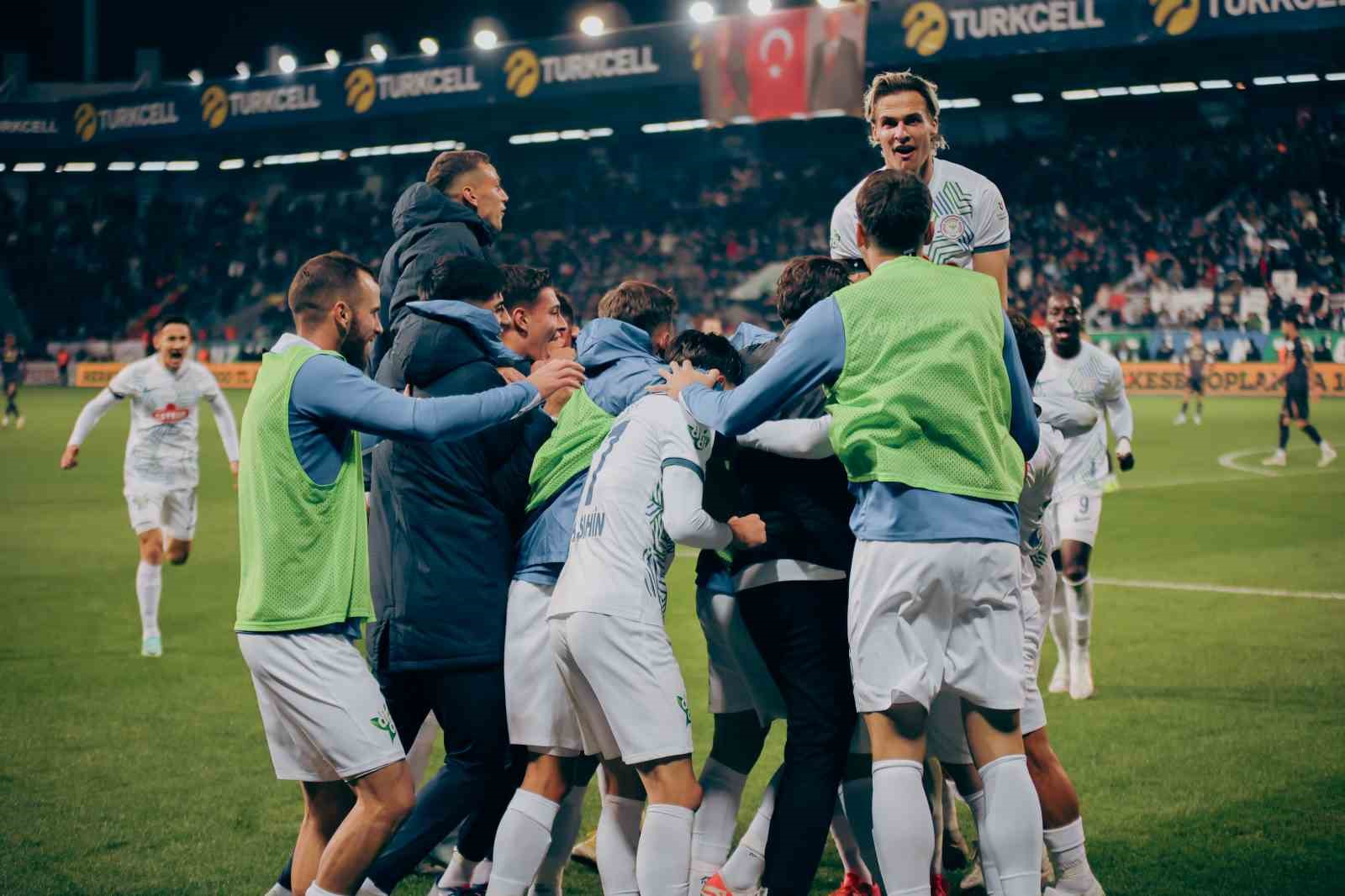 Trendyol Süper Lig: Çaykur Rizespor: 3 - Trabzonspor: 1 (Maç sonucu)
