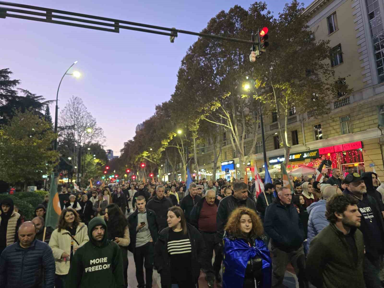 Gürcistan’da muhalefet partilerinden protesto yürüyüşü: “Yeniden seçim istiyoruz”
