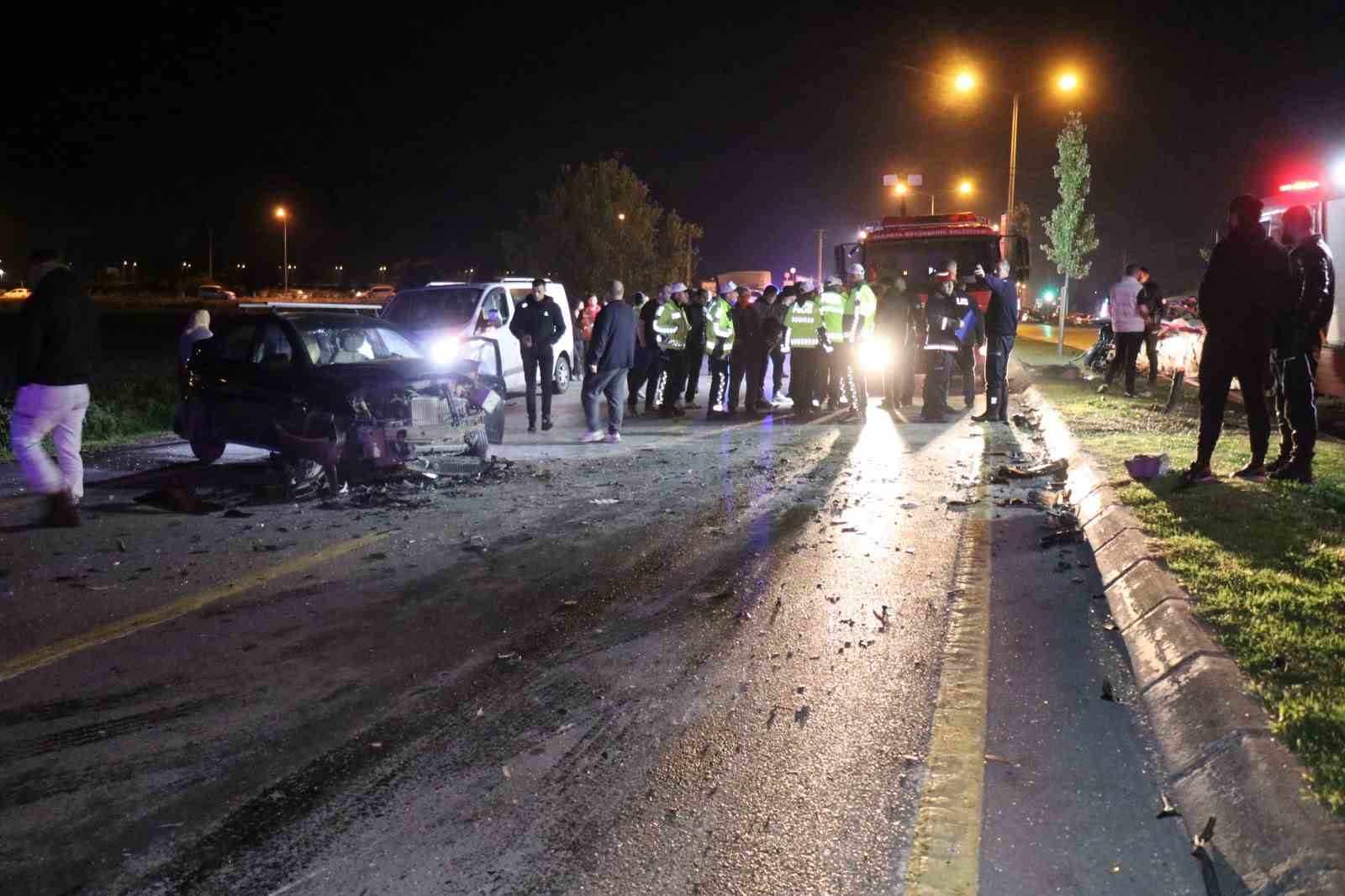 Duble yolda zincirleme kaza, ortalık savaş alanına döndü: 1 ölü, 3 yaralı
