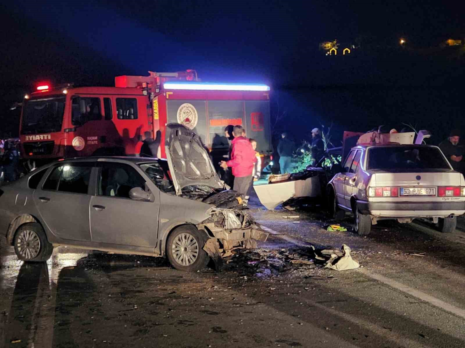 Rize’de feci kazada araçlar hurda yığınına döndü: 2 ölü, 8 yaralı
