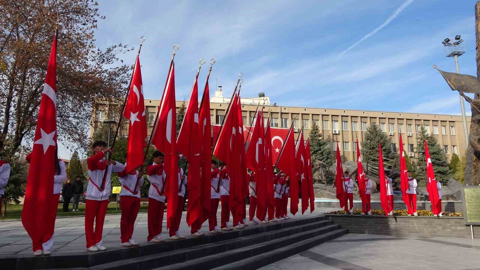 Atatürk, vefatının 86. yıldönümünde Uşak’ta anıldı
