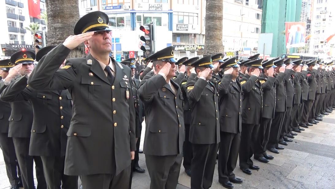 Denizli’de saat 09.05’i gösterdiğinde hayat durdu
