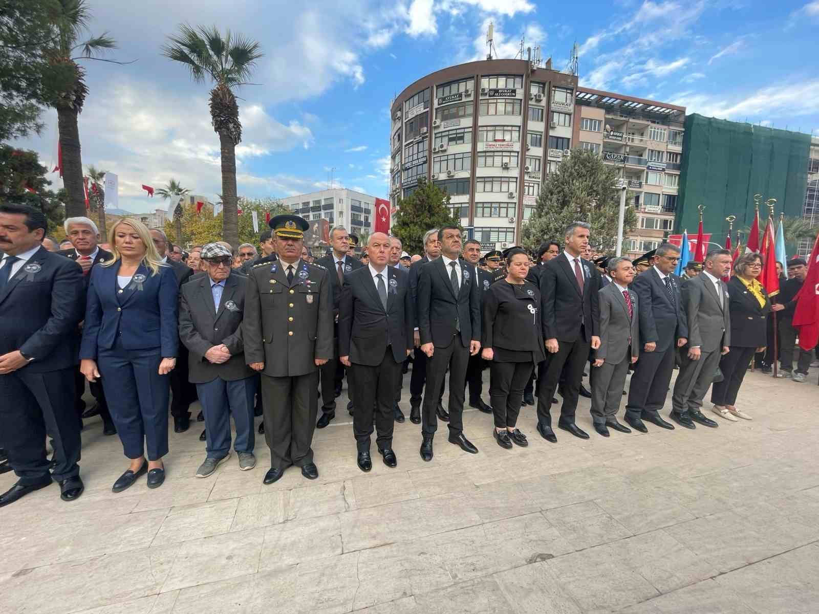 Denizli’de saat 09.05’i gösterdiğinde hayat durdu
