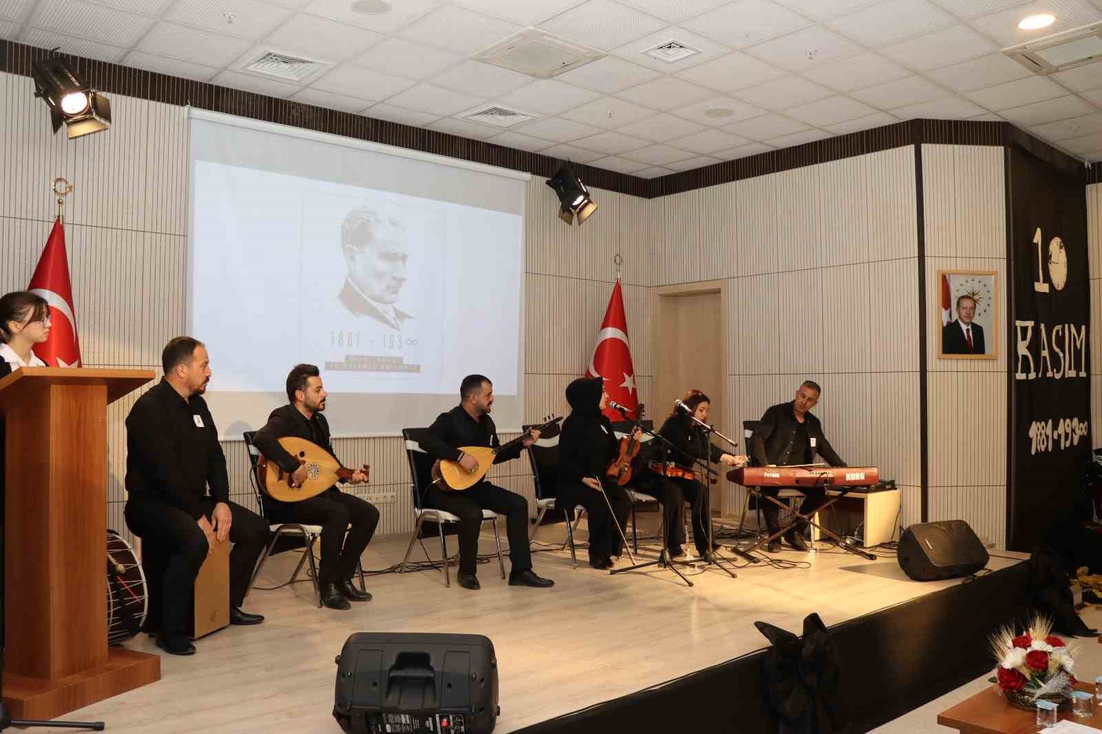 Oltu’da Atatürk’ü anma programları düzenlendi
