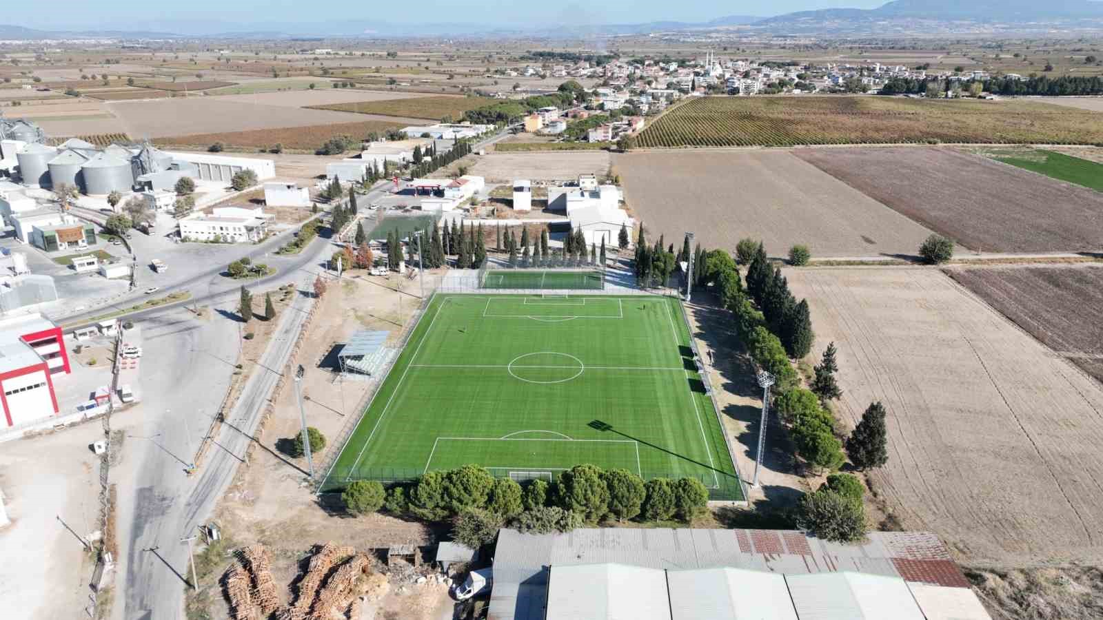 Manisa’ya 245 seyircili yeni futbol sahası kazandırıldı
