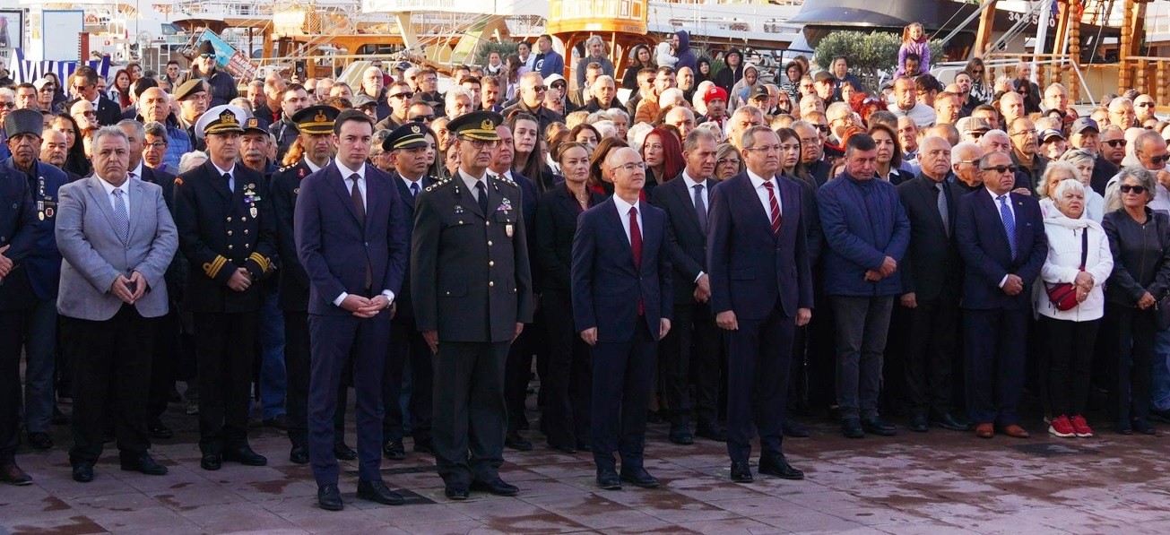 Ayvalık’ta Atatürk hüzünle anıldı
