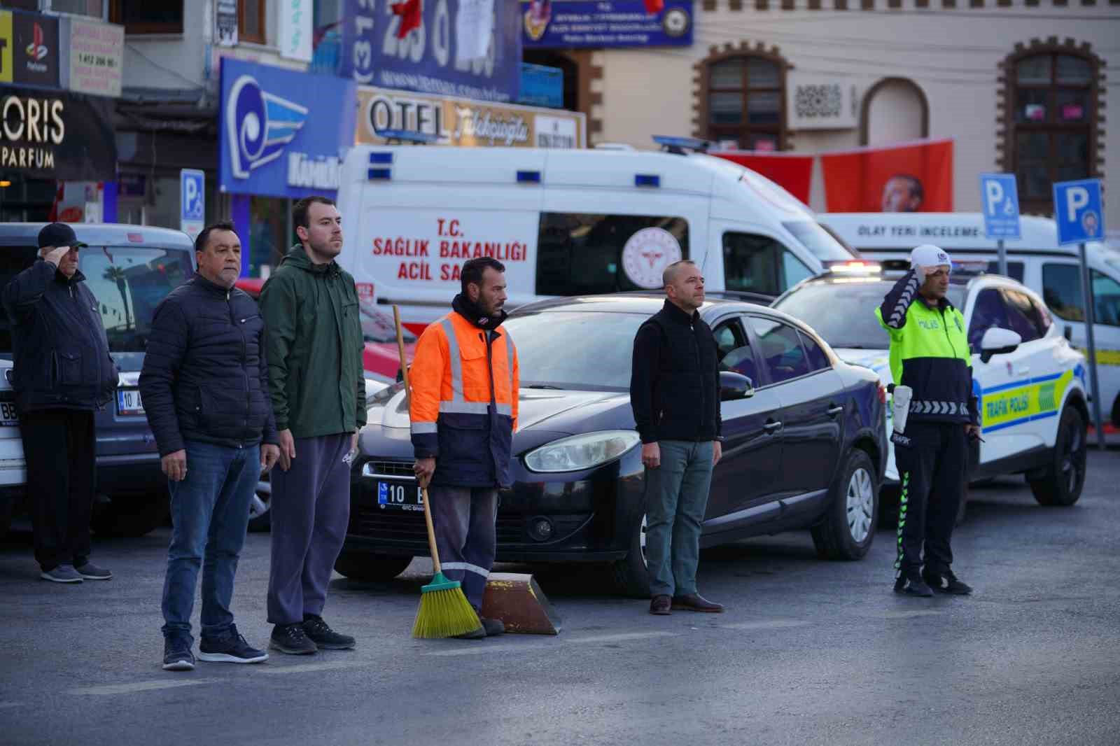 Ayvalık’ta Atatürk hüzünle anıldı
