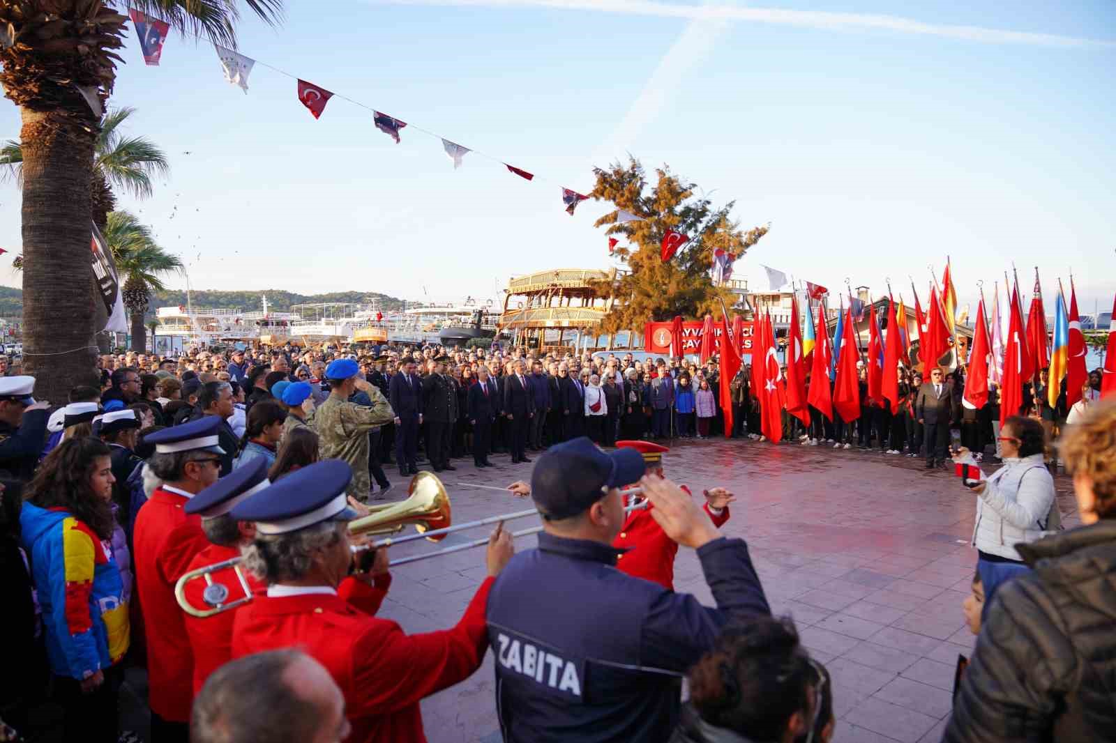 Ayvalık’ta Atatürk hüzünle anıldı
